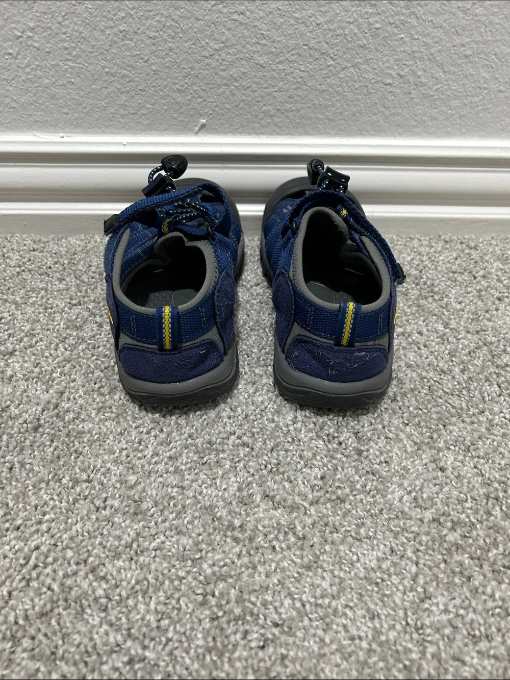 Keens Newport closed toe sandals - 13C